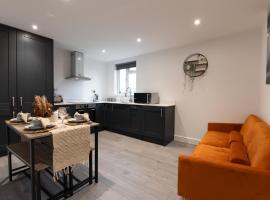 Modern, Stylish, cosy, Finchley London 3 Bed 2 bath Apartment with Free Parking, хотел в Whetstone