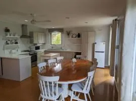 Happy Spacious Home nr Canberra Hospital