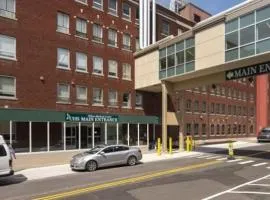 Intimate 1 Bedroom Apt by UHS