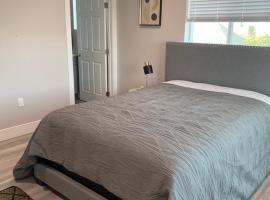 PRIVATE ROOM IN NEW APPARTMENT WITH FULL BATH, hostel em Los Angeles