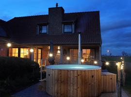 Florentinus met hottub, afgesloten tuin en overdekt terras, hotel in Veurne