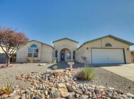 Enchanted Hills Home with Sandia Mountain Views!, hotell i Rio Rancho
