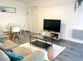 Cocon Eudenia - accès direct PARIS - 2 MIN RER - PARKING GRATUIT, apartment in Cergy