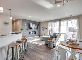 Modern South Pier Condo on Sheboygan River!, apartment in Sheboygan