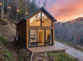 Tiny Cabin in RRG - The Naturalist, hotel Rogersben