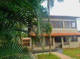 LARA'S HOUSE, hotel v destinaci São Sebastião