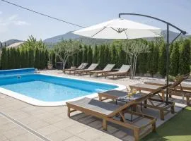 Holiday Home EB with Heated Pool