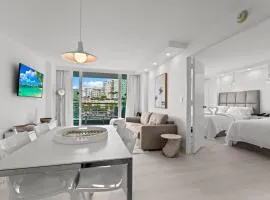 Luxury Condo Hotel with full kitchen, located at 5 mints walk to the beach