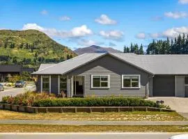 Remarkable Mountain View - 4 Bedroom Home