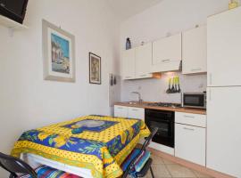 Case vacanze Mirko IMPERIA BORGO MARINA, hotel a Imperia