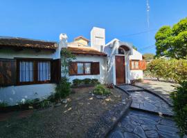 Casa Chalet centrica para 9 personas, cabin in San Clemente del Tuyú