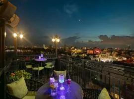 TrangTrang Premium Hotel & Sky Bar