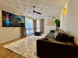 The Wildflower- Luxury Home Stay, husdjursvänligt hotell i Utakarra