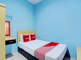 OYO 93209 Guest House Cemara 3, hotel en Tegal