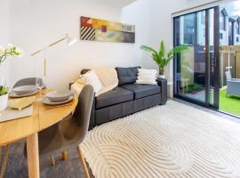 Botanic Bliss Bungalow: 1 bed loft