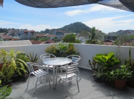 Nola's Homestay, serviced apartment in Kampungdurian