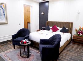 Elegant Executive Suite, hotel in Multan