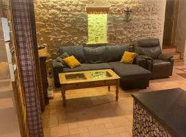 Appartement chaleureux (chalets), hotel em Rencurel