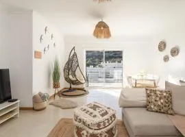 Modern 1BR Apartment in Central Albufeira with Balcony & Parking, by Hopstays