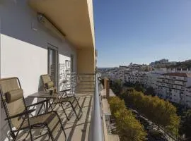 Modern 1BR Apartment in Central Albufeira with Balcony & Parking, by Hopstays