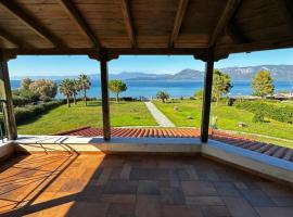Beachfront Villa Tranquility, holiday home in Longós