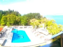 Park Ej's Lake and Pool View A90