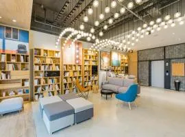 Atour Hotel Shanghai Hongqiao International Exhibition Beixinjing、上海市にある上海虹橋国際空港 - SHAの周辺ホテル