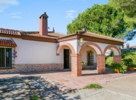 Amazing Home In Carmona With Outdoor Swimming Pool, hotell med parkeringsplass i Carmona