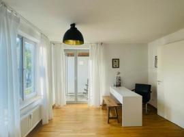 Fly Inn Apartment Berlin, דירה בשנפלד