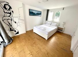 Double Bedroom near Beach with Private terrace 3rd floor No Lift Room 9، بيت ضيافة في أويراس