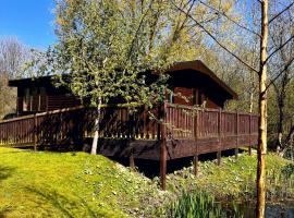 Secluded Rustic Cabin - A Digital Detox Paradise., шале в Йорке