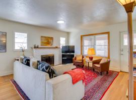 Silver Hill Apartment Near UNM Campus!, hotel in Albuquerque