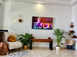 Maarif Cosy 4 lits Parking wifi Netflix Gratuit، فندق يسمح بالحيوانات الأليفة في الدار البيضاء