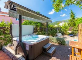 Vacation House-Jacuzzi Garden Selce, hotell i Selce