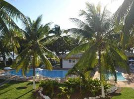 Apartamento frente ao mar condomínio Jubiabá ilhéus olivença, hotel with pools in Olivença