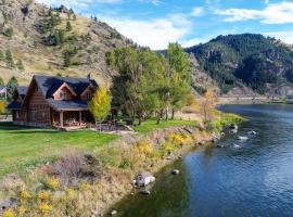 River Front Ranch Montana Retreat Fishing Haven, מלון עם חניה בCascade