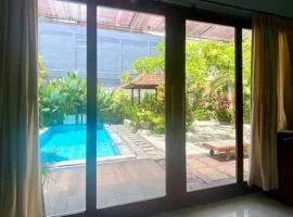 2 bedroom Villa beachside Sanur