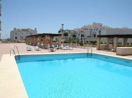 LUX Apt Puerto Banus-Pool-Terrace 5 min to beach, hotel con campo de golf en Marbella