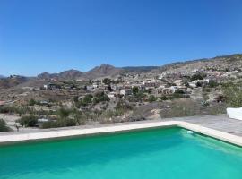 Guest House Guapas, hotel with pools in La Garapacha