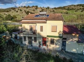 La Vecchia Cascina, hotel dengan parking di Atena Lucana