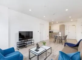 Central 2BR Urban Haven Rooftop Terrace