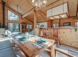 Home 1 Mi to Downhill Ski Resort: Bring Your Pets!