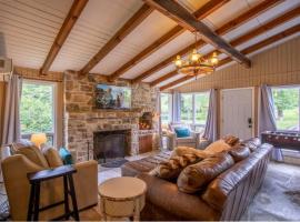 The Farmhouse at Doe Creek, hótel í Blowing Rock