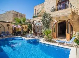 4 Bedroom Corner Farmhouse with Private Pool in Zebbug Gozo