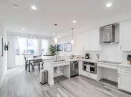 Park Blvd 301 - Modern - Urban Oasis - SPA