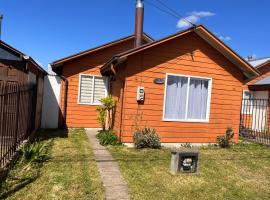 Casa a 10 minutos del centro Osorno, ваканционна къща в Осорно