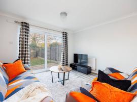 Charming 2bed House, hotel in Barking