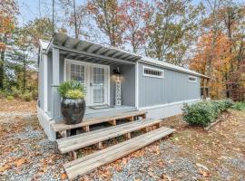 Trenton에 위치한 호텔 Cottage Core Farmstay @ the TINY HOME