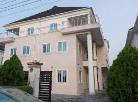 Captivating 5-Bed house pent house in Lekki Lagos