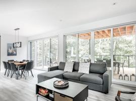 Charming & Cozy Modern Chalet near Tremblant, cottage in La Conception